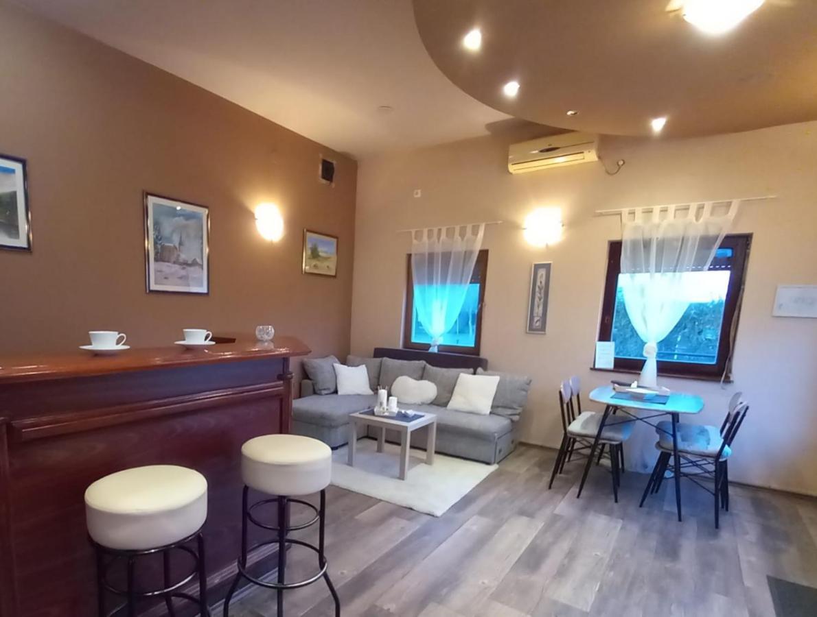 Guest House Studio Apartman Marina - With Jacuzzi, Free Parking, Pet Friendly Karlovac Exterior foto