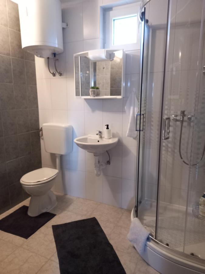 Guest House Studio Apartman Marina - With Jacuzzi, Free Parking, Pet Friendly Karlovac Exterior foto
