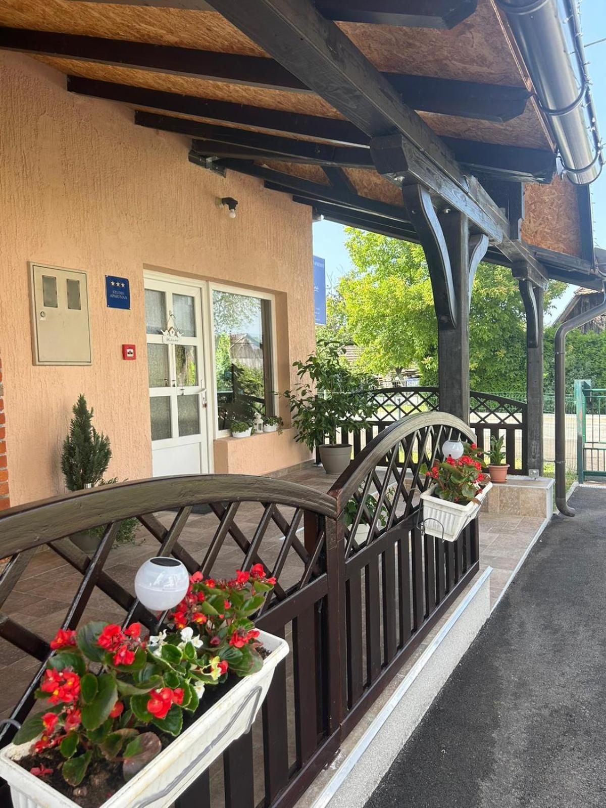 Guest House Studio Apartman Marina - With Jacuzzi, Free Parking, Pet Friendly Karlovac Exterior foto