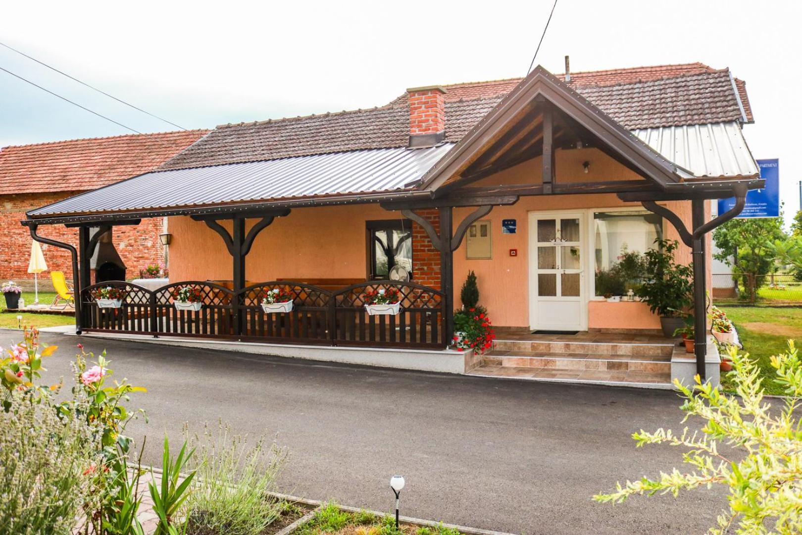 Guest House Studio Apartman Marina - With Jacuzzi, Free Parking, Pet Friendly Karlovac Exterior foto