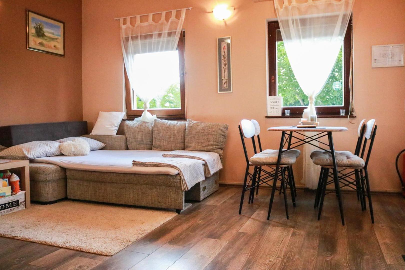 Guest House Studio Apartman Marina - With Jacuzzi, Free Parking, Pet Friendly Karlovac Exterior foto